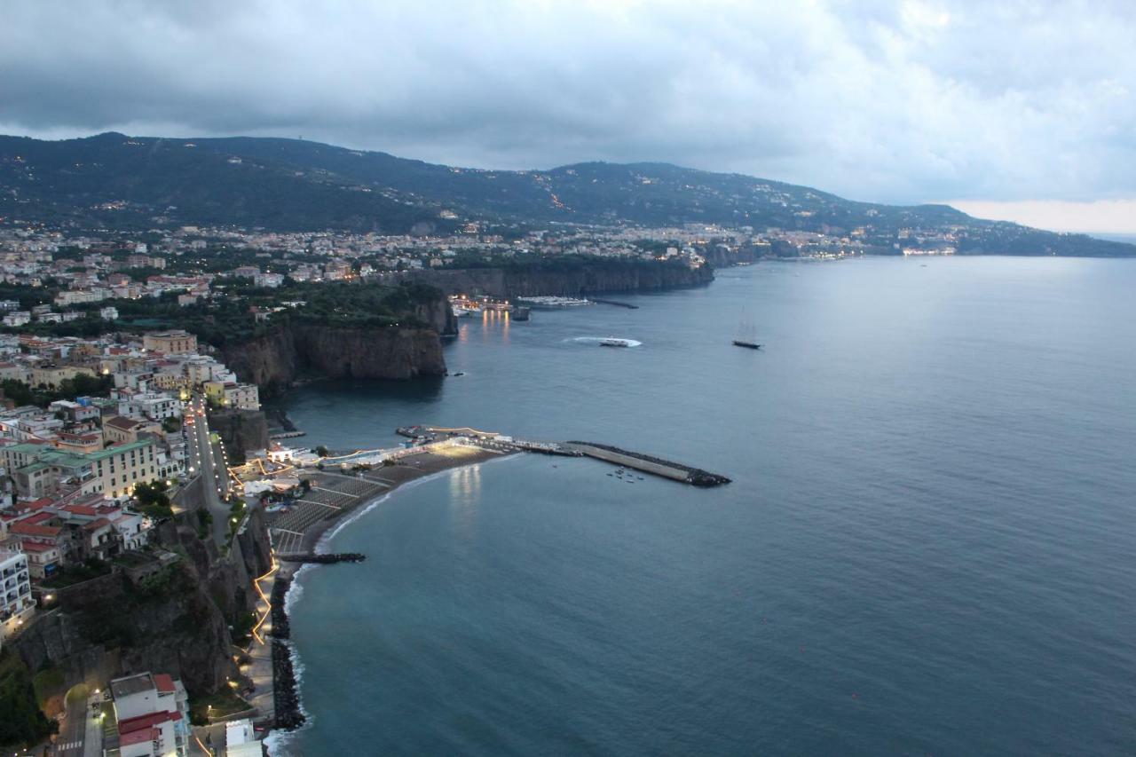Casa Derosa In Sorrento Centro Apartman Kültér fotó